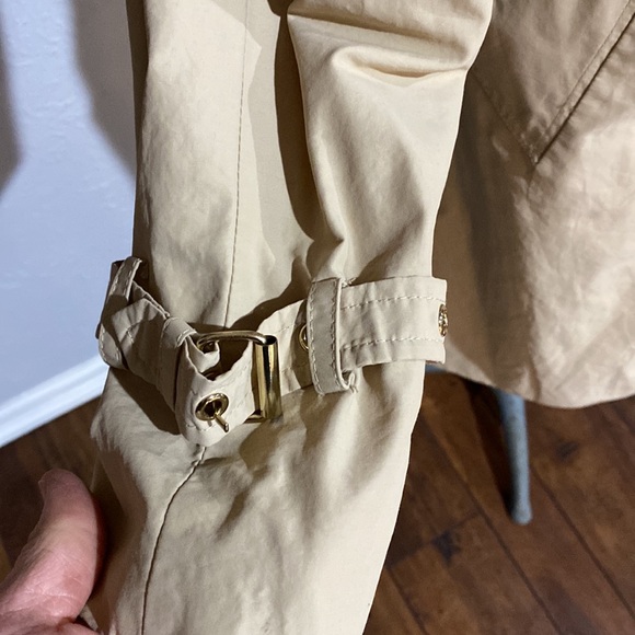 Isaac Mizrahi Live Tan Trench Coat Size Medium - Picture 3 of 11